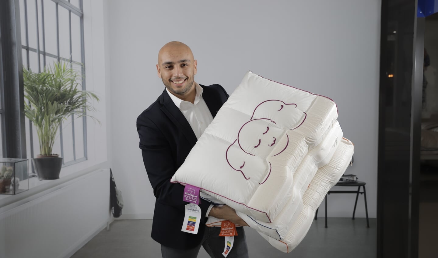 Eigenaar Ahmed Akin helpt zijn klanten graag met een goed advies.