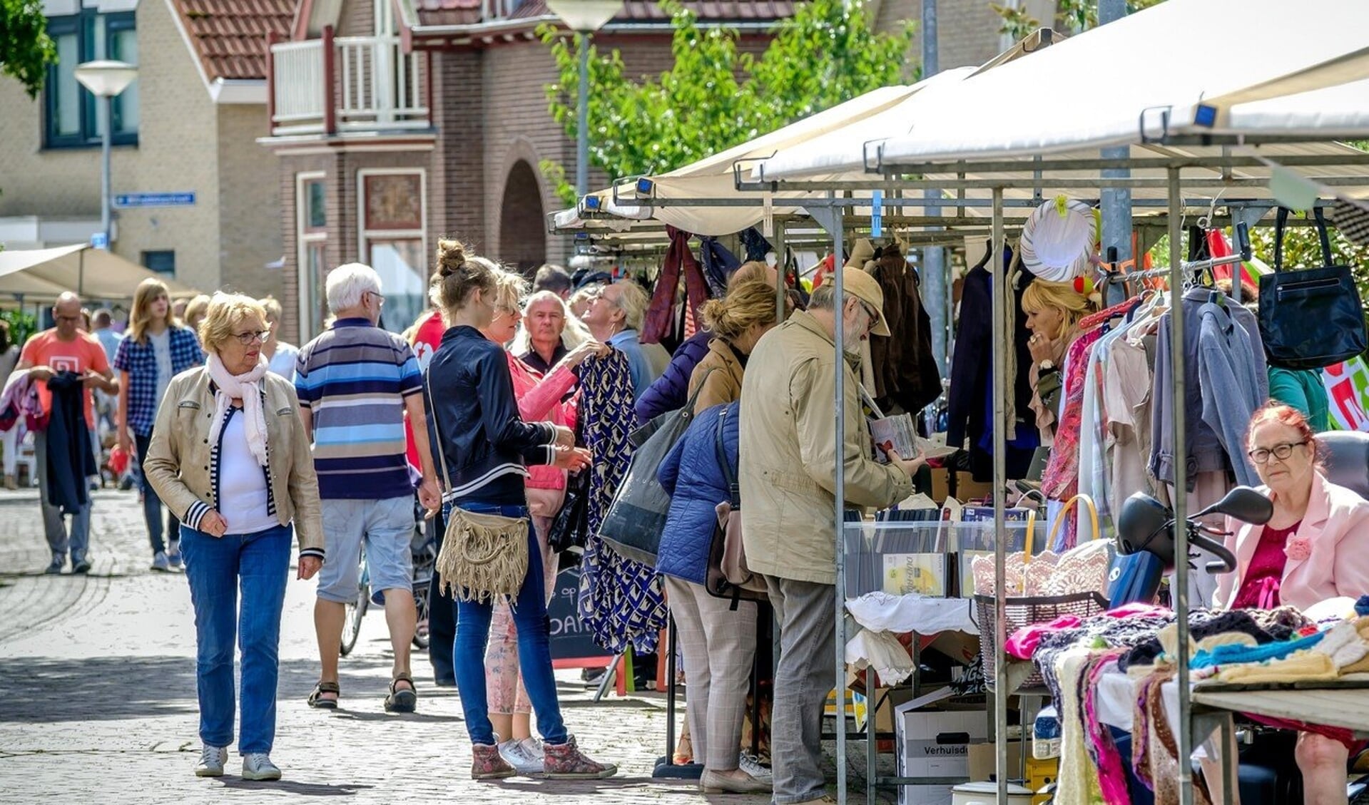 Zaterdag 20 augustus wordt de Langedoiker markt weer gehouden in Broek.