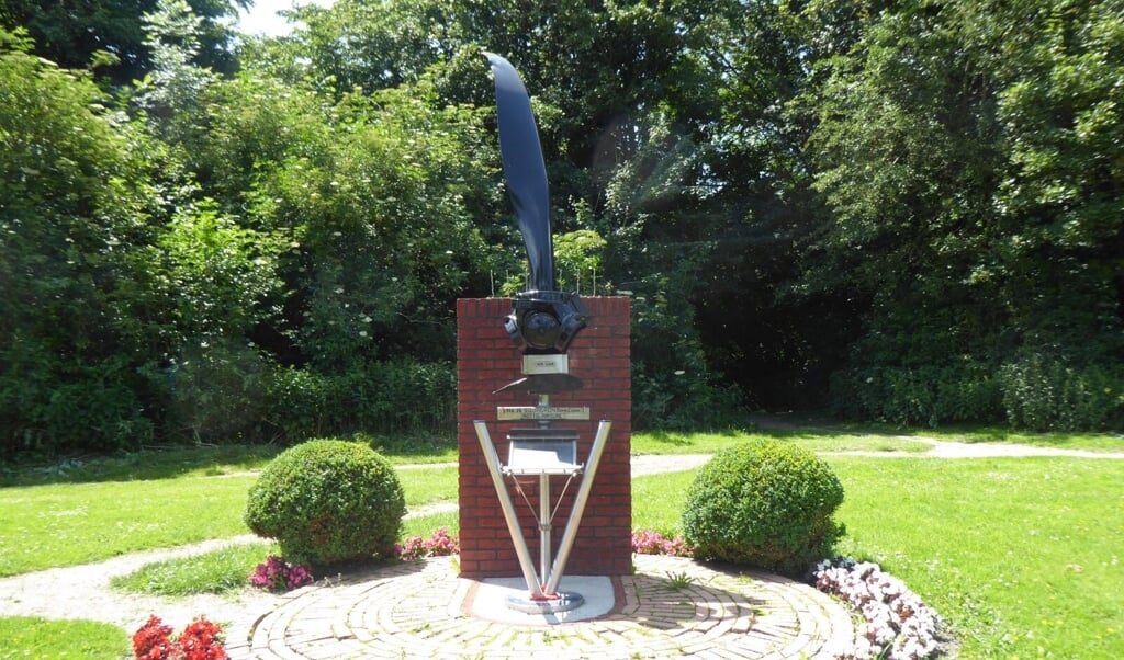Short Stirling monument in Opmeer.