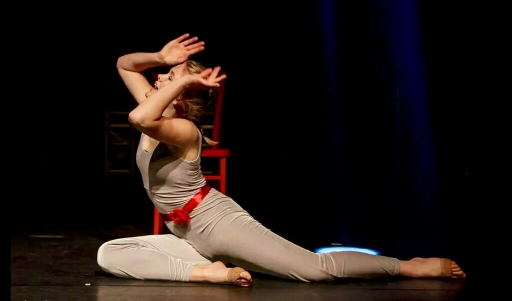 Danstalent Mayra verzorgt een gratis clinic moderne dans in de meivakantie.