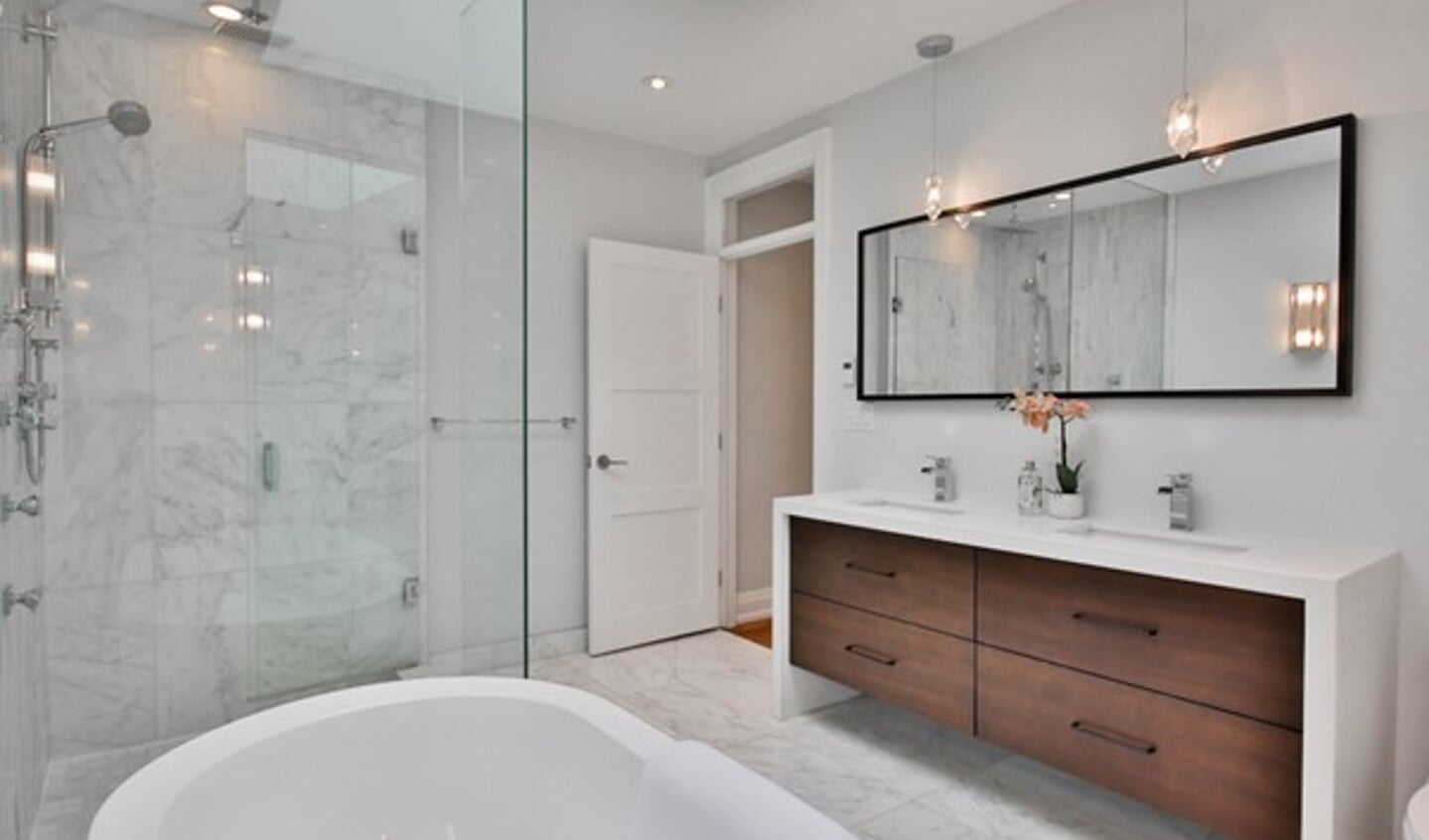 Hoe kies je een badkamermeubel dat er niet alleen prachtig uitziet maar dat ook aan al je eisen voldoet? 