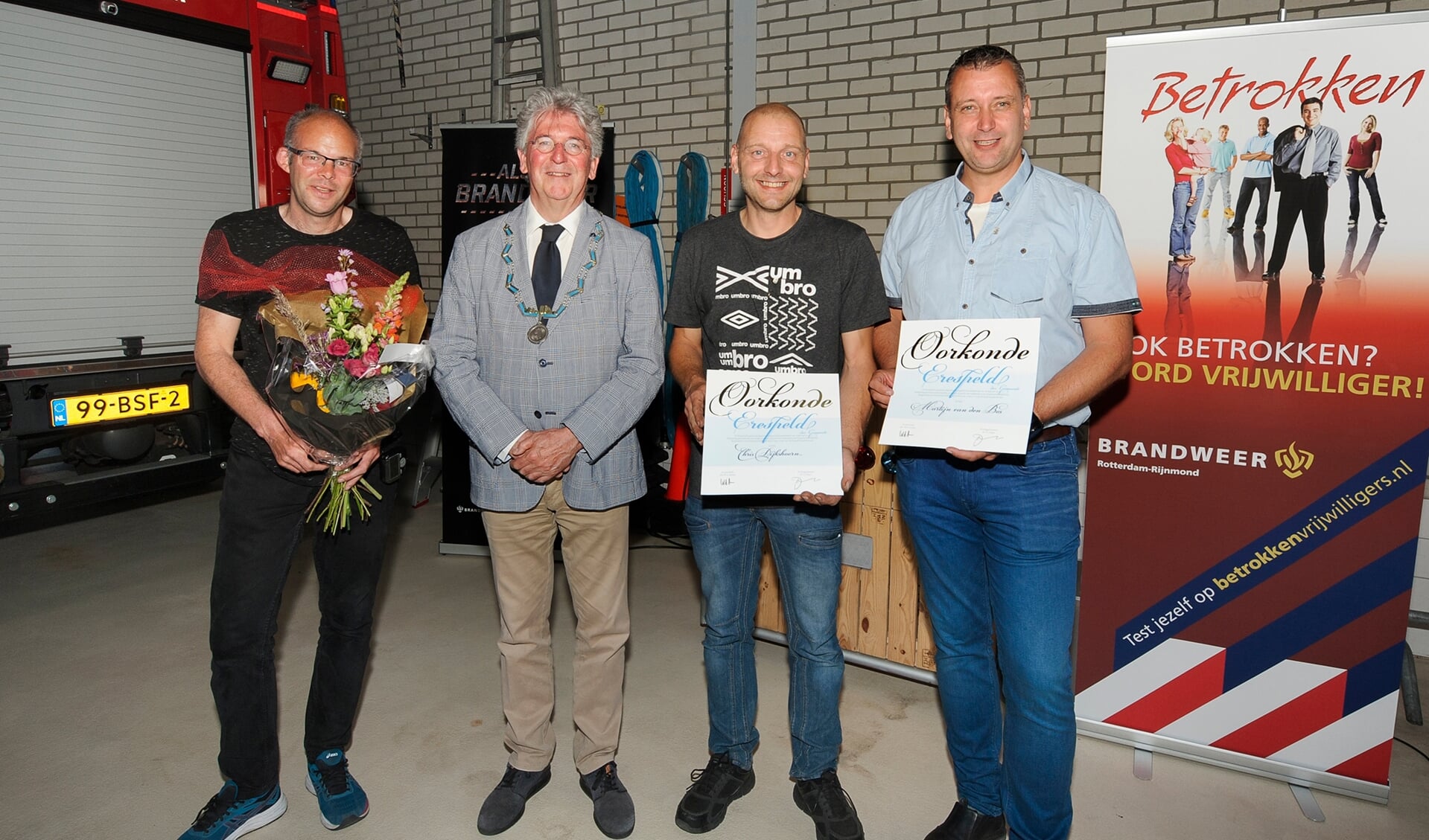 Robin Veninga, burgemeester Edo Haan, Chris Dijkshoorn, Martijn van den Bos. 