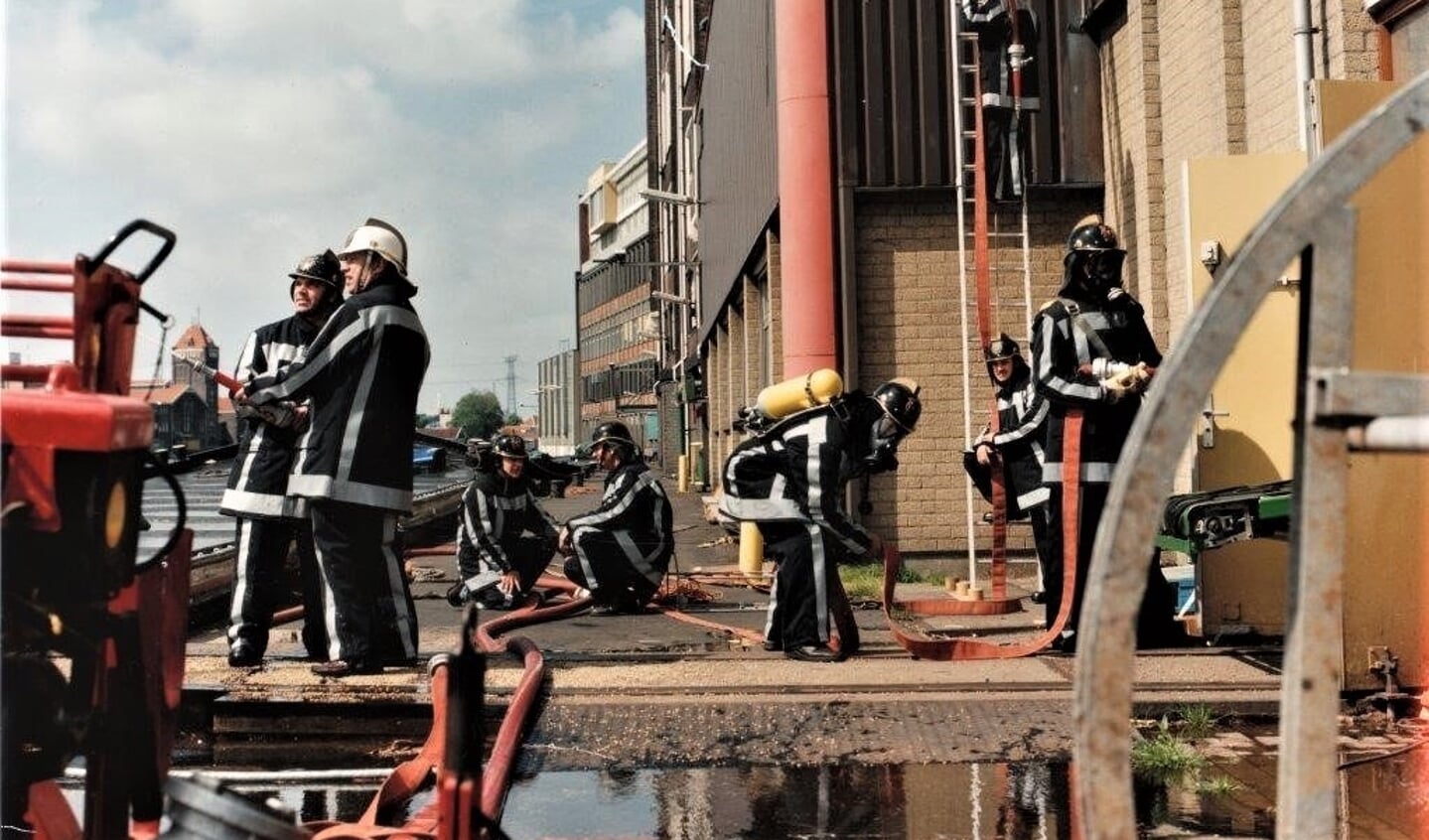 De bedrijfsbrandweer in actie.