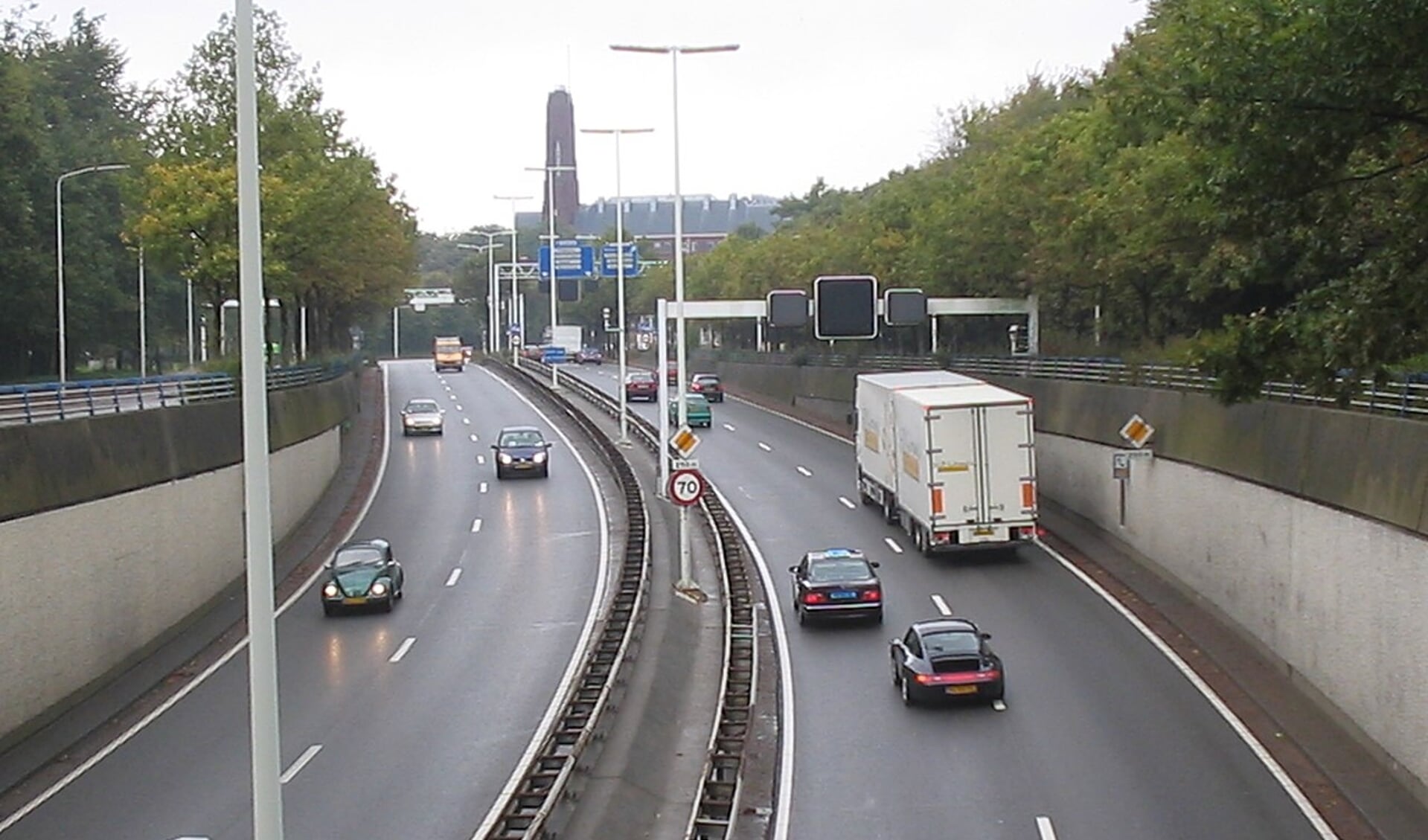 Uitloper van de A12: Utrechtsebaan gezien vanaf de Malietoren.