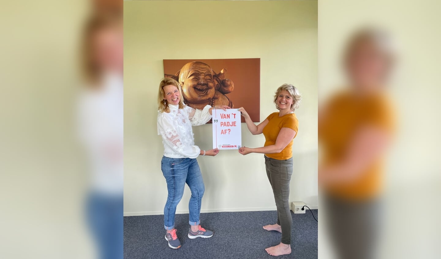 De eerste poster is donderdag 12 mei uitgereikt door Esther Zuijderwijk (bestuurslid Bewust Westland) aan Nina Kouwenhoven van Zentistic.