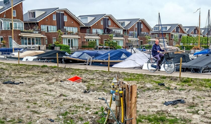 Hier worden acht nieuwe duurzame vakantiewoningen voor de verhuur gebouwd.