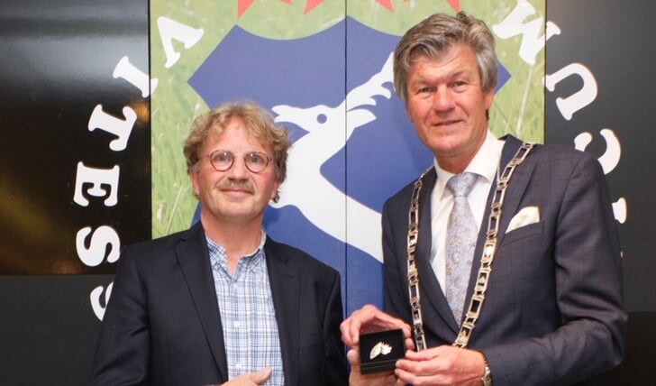 Jeroen Tromp nam woensdag een gemeentelijke onderscheiding in ontvangst.