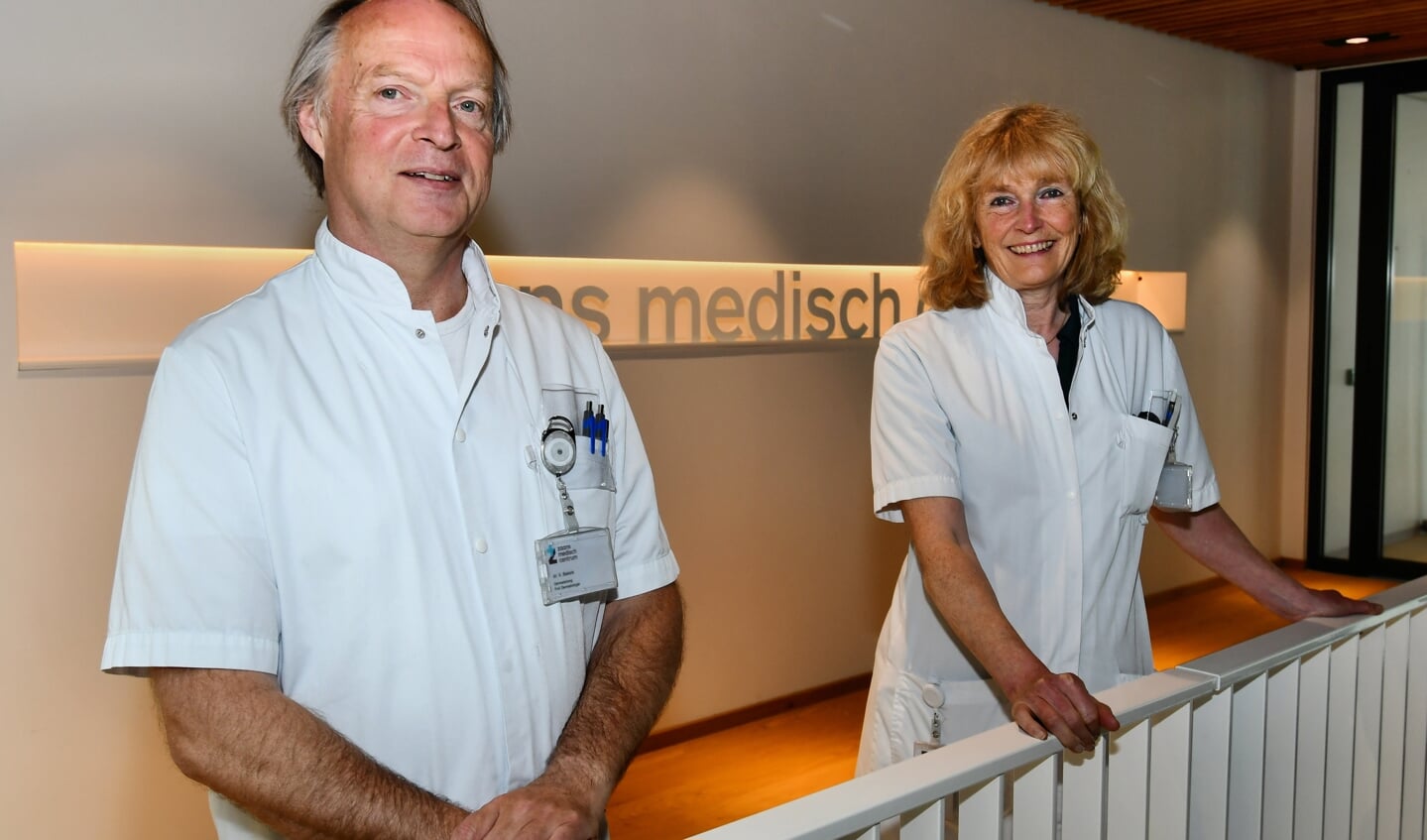 Elke tien minuten stapt er een nieuwe patiënt de spreekkamer binnen van ZMC-dermatologen Victor Bakels en Marion de Vries.