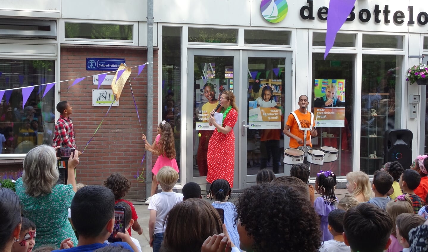 Spanning bij de feestelijke onthulling