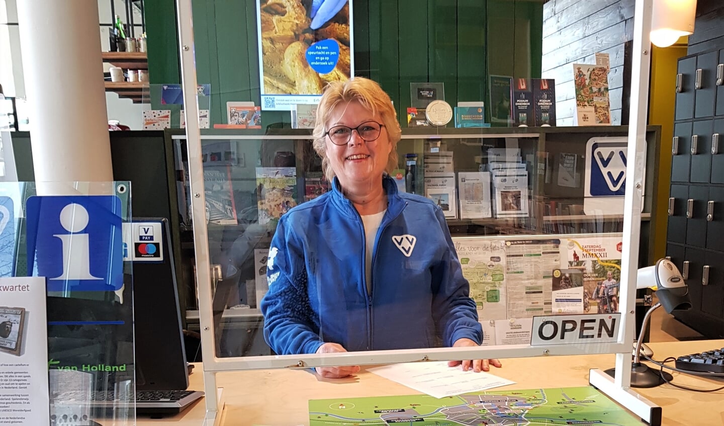 Myriam Borghuis: ‘De wandeling ‘Een uurtje Alphen’ leidt langs meerdere historische gebouwen en bijzondere locaties.'