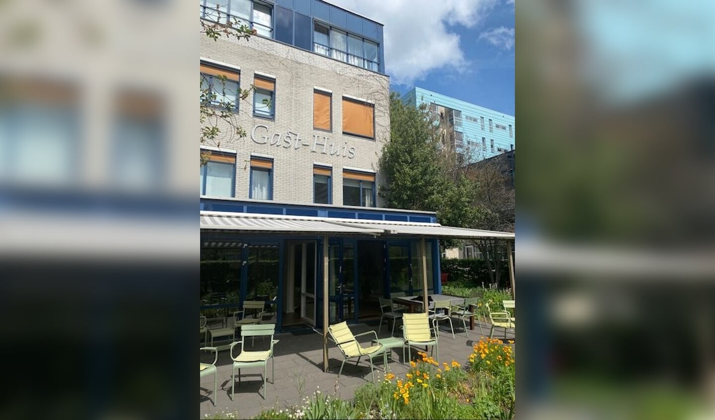 Het Gasthuis van het Antoni van Leeuwenhoek ligt pal naast het ziekenhuis.