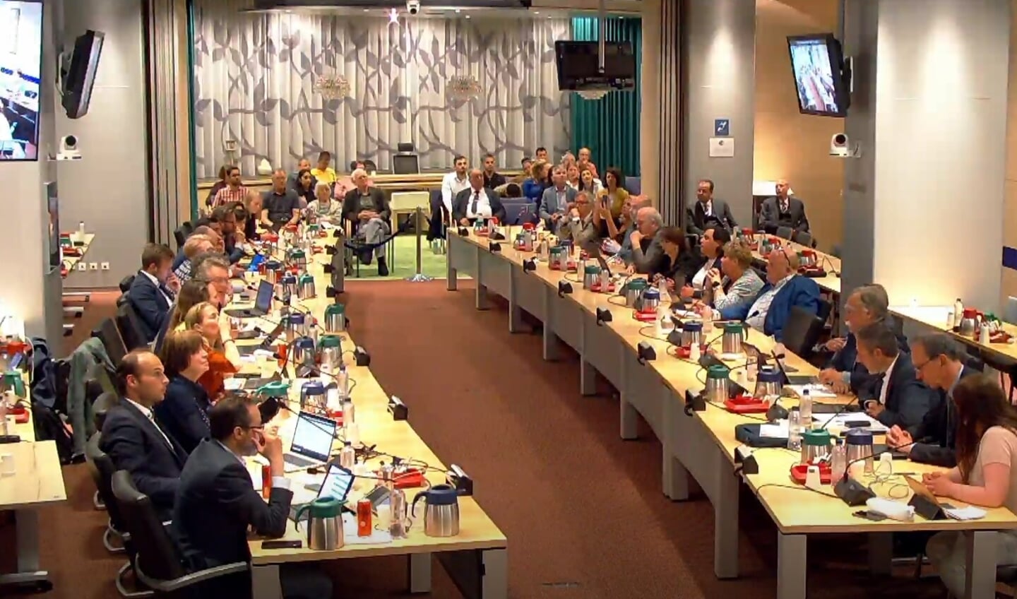 De raadsvergadering was dinsdagavond 10 mei live te volgen via Facebook en de website van de gemeente Rijswijk.