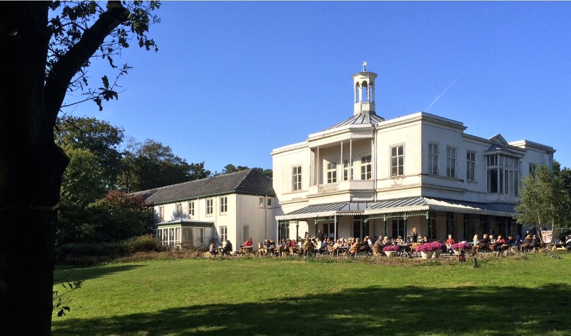 Villa Ockenburgh is een laagdrempelige, uitnodigende en inspirerende ontmoetingsplek voor velen. 