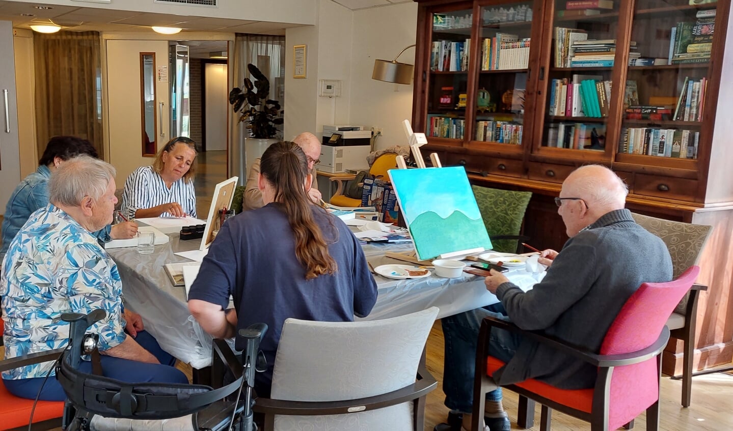 Kunst op locatie met bewoners van De Hornhoeve.