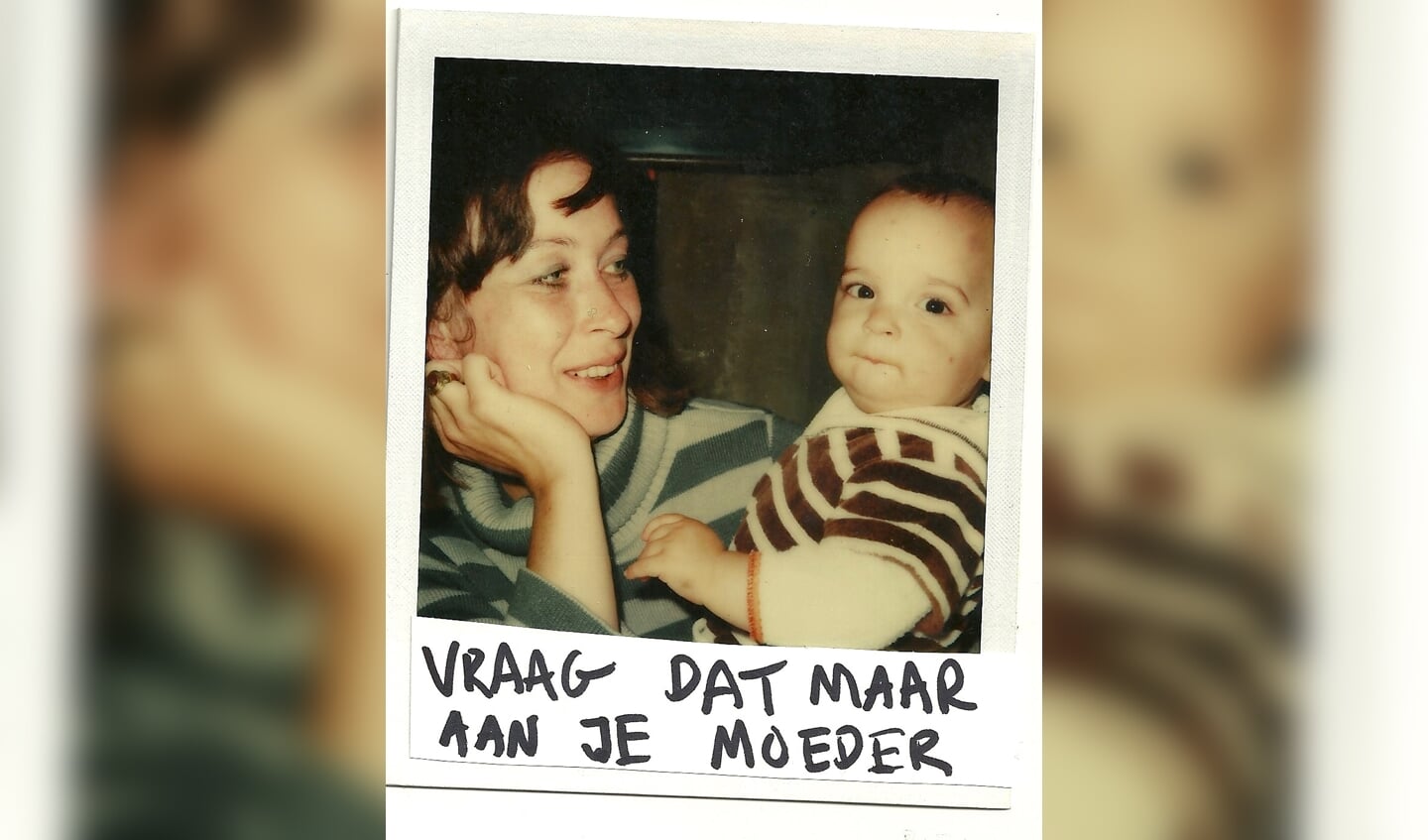 Polaroid van Suzanne Bakker als kind, met haar eigen moeder.