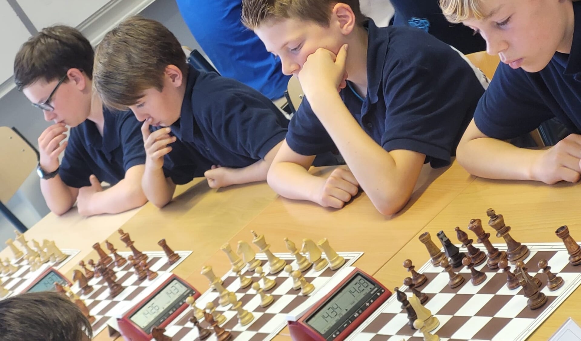 Dit zijn vier schakertjes van Mathieu Wiegmanschool in Bergen