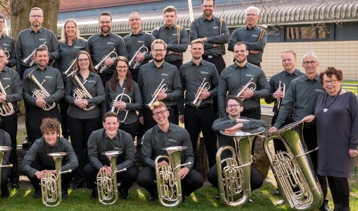 De muzikanten van de Brassband Rijnmond verheugen zich erop het publiek weer een unieke brassbandavond te bezorgen.