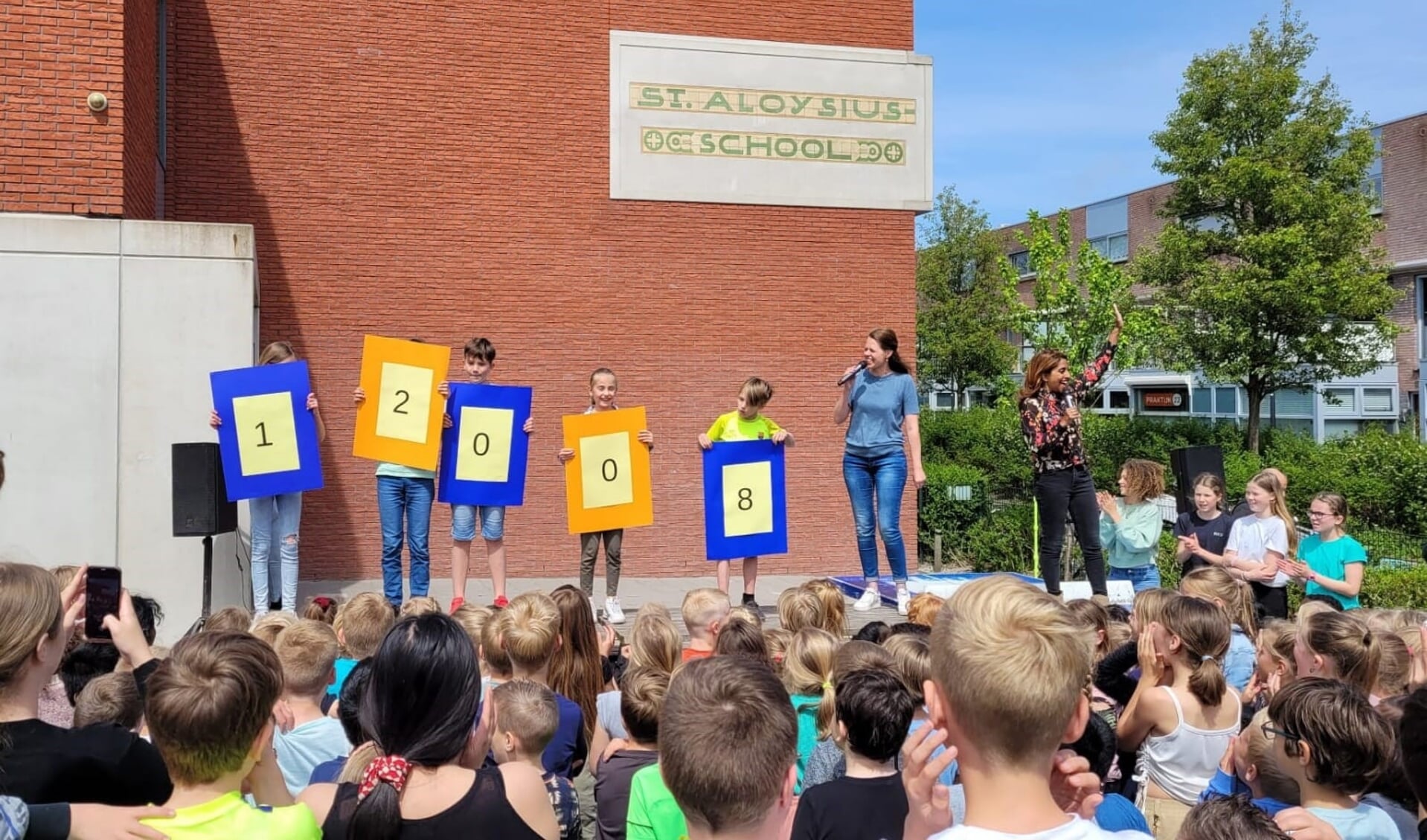 De leerlingen van de st. Aloysiusschool halen een gigantisch bedrag op voor Oekraïne.