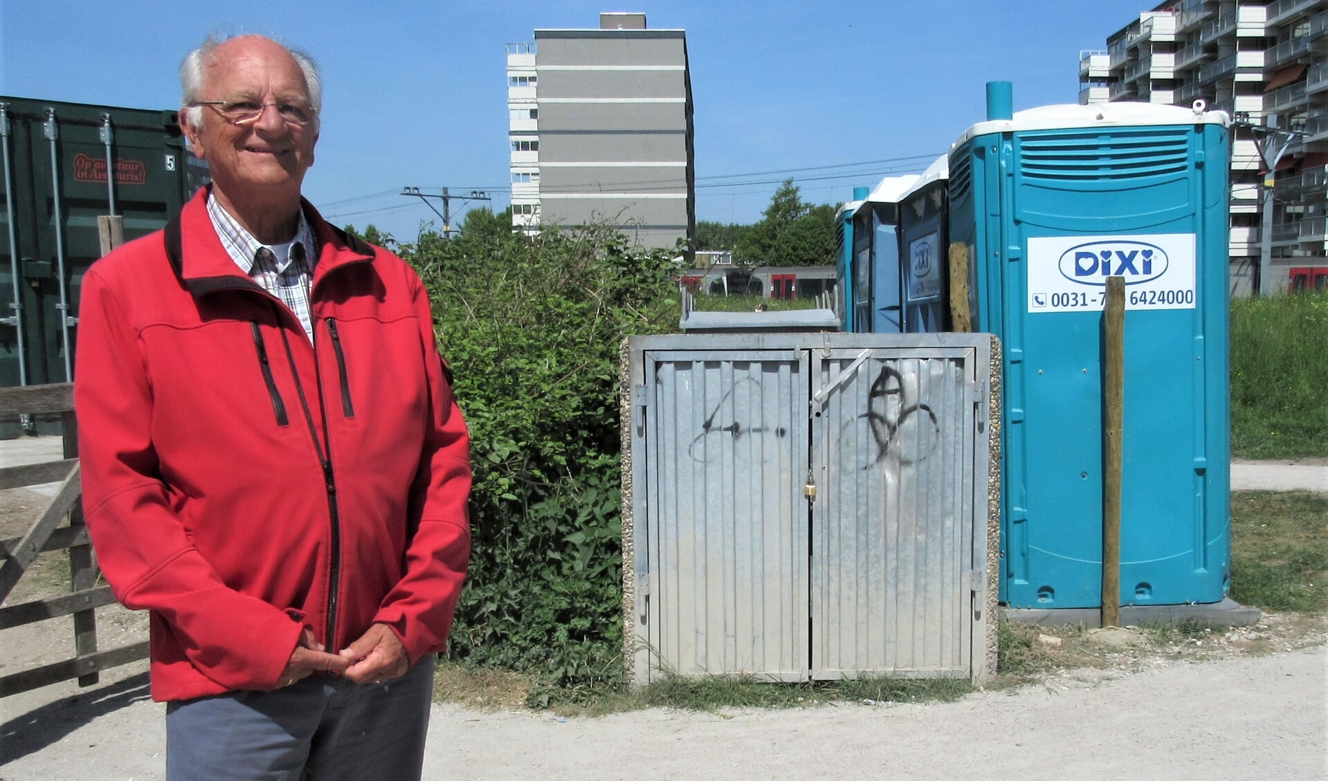 De gemeente moet wat openbare toiletvoorzieningen betreft niet alleen van de horeca afhankelijk willen zijn maar moet ook een zelfreinigend toiletplaatsen in de stad, vindt pleitbezorger Dick Hubert samen met anderen.