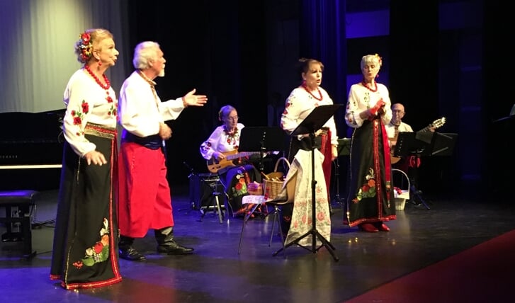 Bij de benefietvoorstelling voor Oekraïne trad onder andere Slavisch ensemble Raduzhnaya op.
