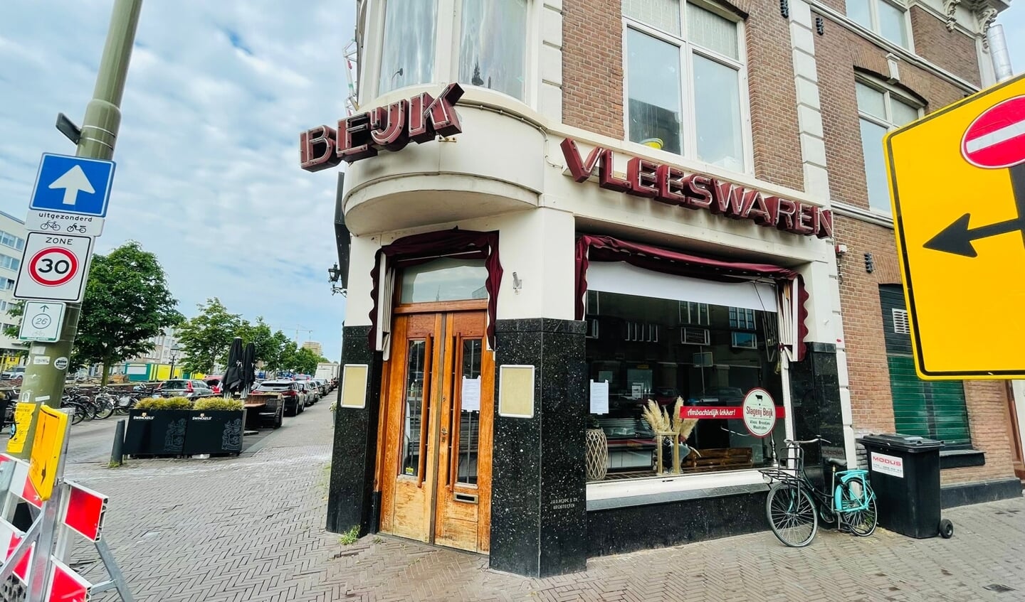 Na een storing in het koelsysteem en de vele wegwerkzaamheden in de Torenstraat besloten de eigenaren van deze slagerij aan de Veenkade dat het mooi was geweest. 