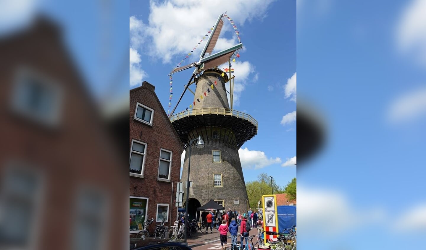 Feest bij molen Aeolus tijdens nationale molendag.