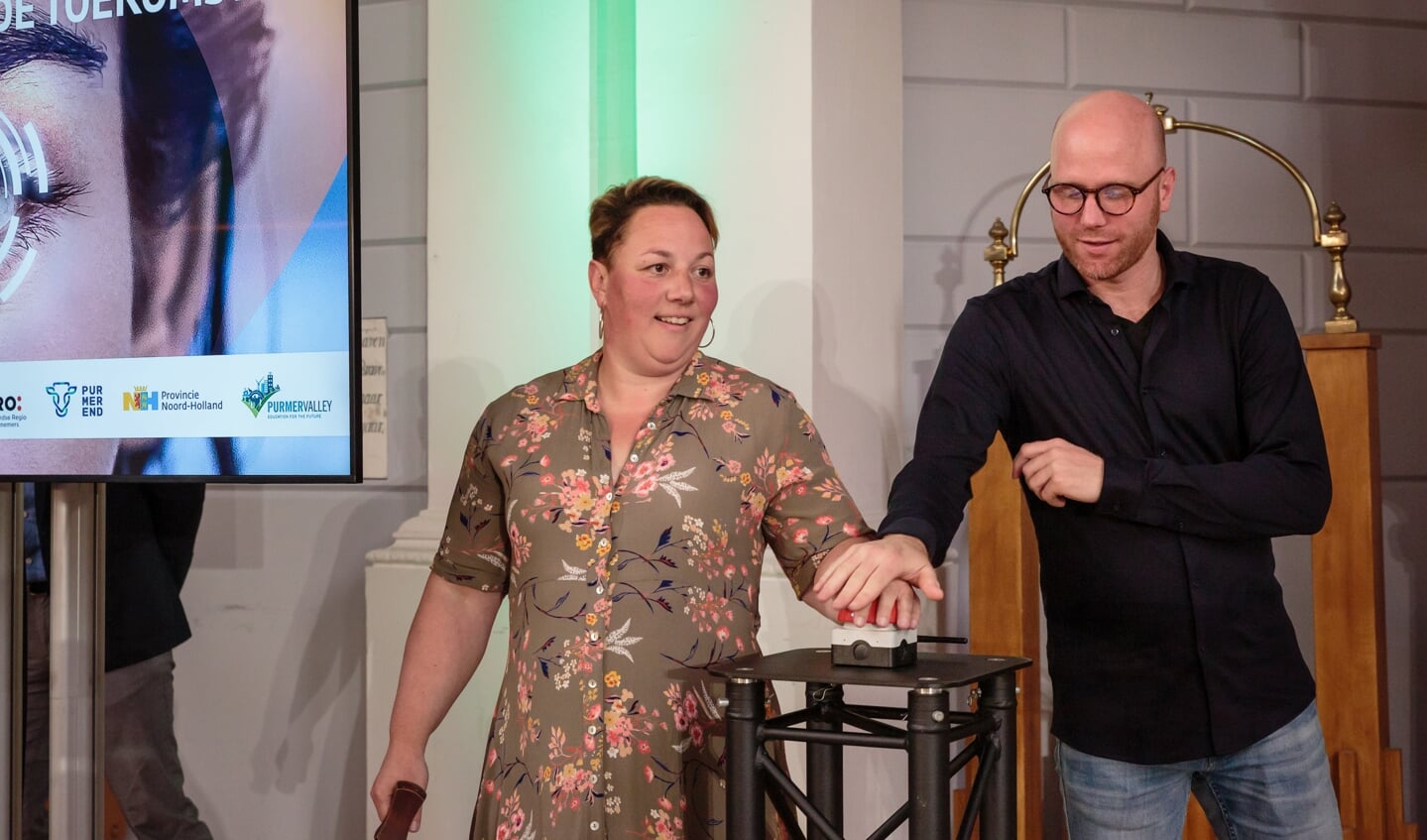 Het online warenhuis van Purmerend wordt officieel geopend door de nieuwe PCO-bestuursleden Marco IJpma en Sabrina Berkhout.