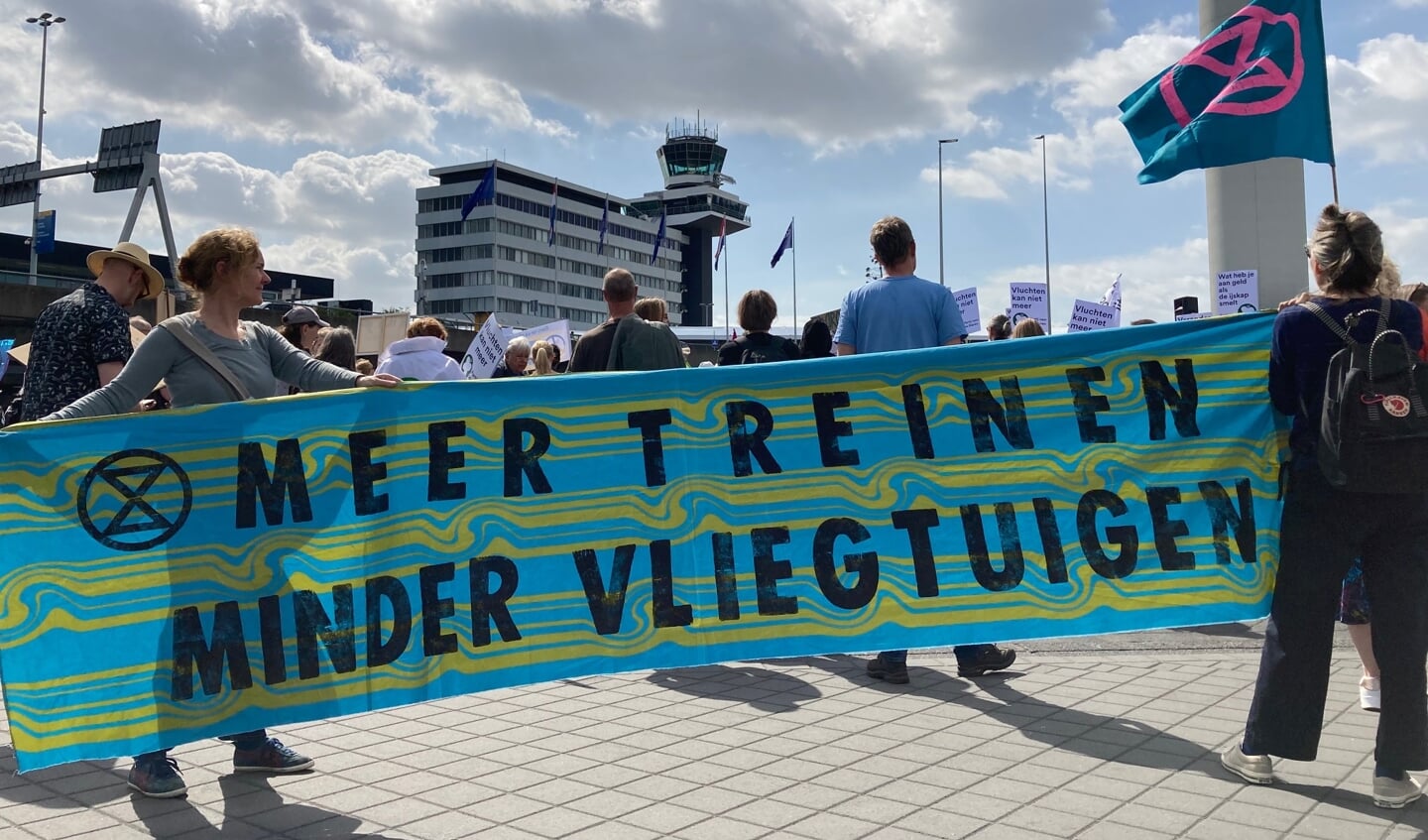 De Castricumse delegatie riep op tot krimp van de luchtvaart.