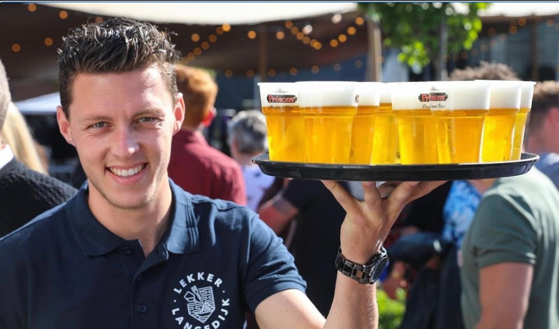 Zon, muziek een koud biertje en heerlijke proeverijtjes van lokale restaurants. Het zijn de ingrediënten van LekkerLangedijk.