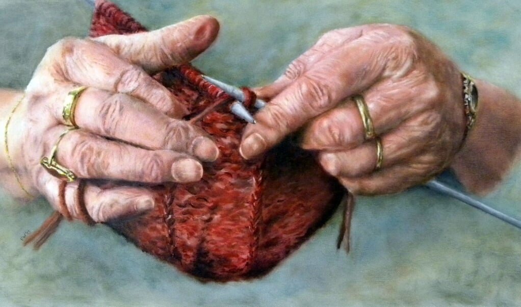 Edith Waardijk schilderde de handen van haar breiende moeder.