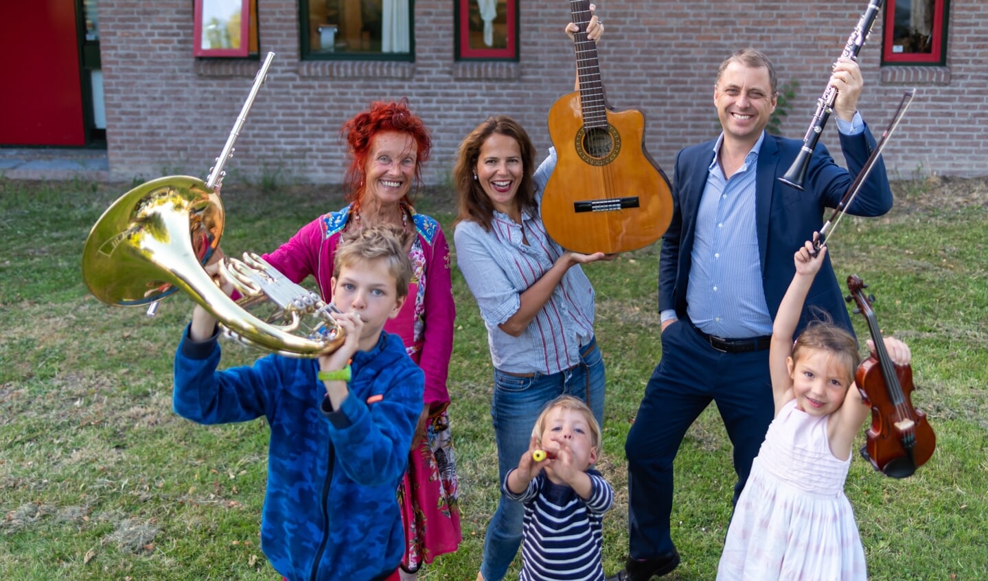 Docenten en leerlingen van Muziek- en Dansschool Heiloo verzorgen het complete Veld-festival.