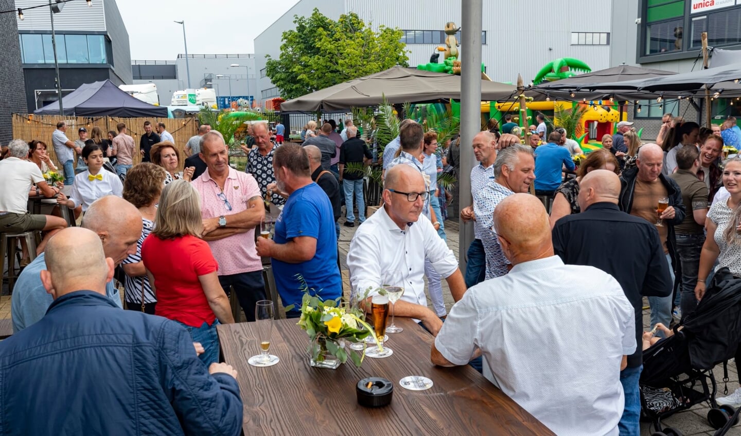 Klanten, leveranciers, vrienden en familie konden een kijkje nemen bij N. Knoll.