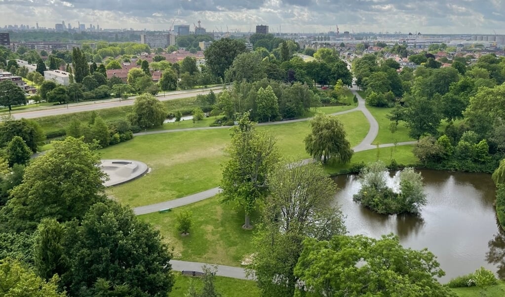 Hof en Oranjepark vanaf de Watertoren. Foto: Hubert Mich 
