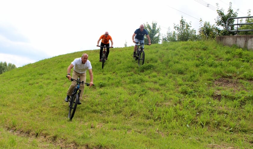 Ook de Alphense wethouder Gert-Jan Schotanus pakt graag de mountainbike