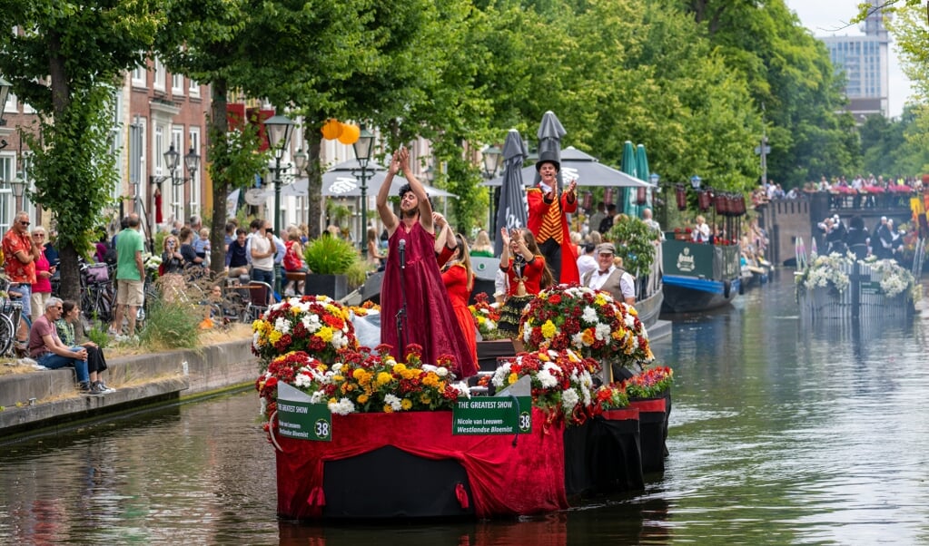 'The Greatest Show' van Naaldwijk won de publieksprijs van het Varend Corso 2022.
