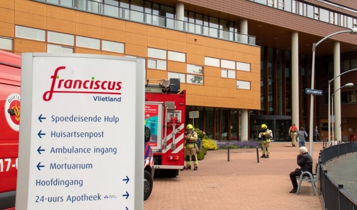 Brandweer onderzoekt lekkende stof in ziekenhuis - Vlietlandplein Schiedam