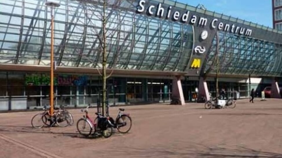 Entree station Schiedam Centrum.