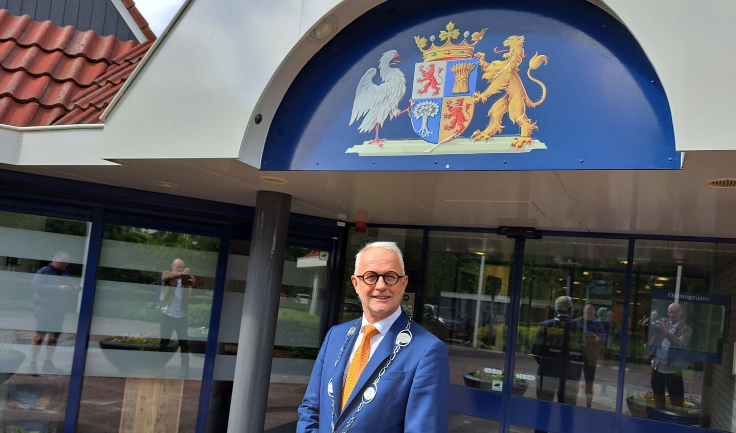 Burgemeester Gerard van den Hengel opent de Landbouwshow Opmeer.