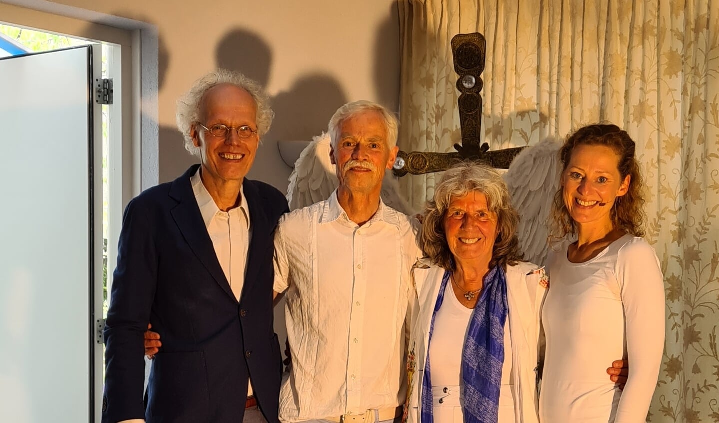 Deze feestelijke bijeenkomst werd gevierd met (oud)bestuursleden, familie en mensen die de stichting een warm hart toedragen.
