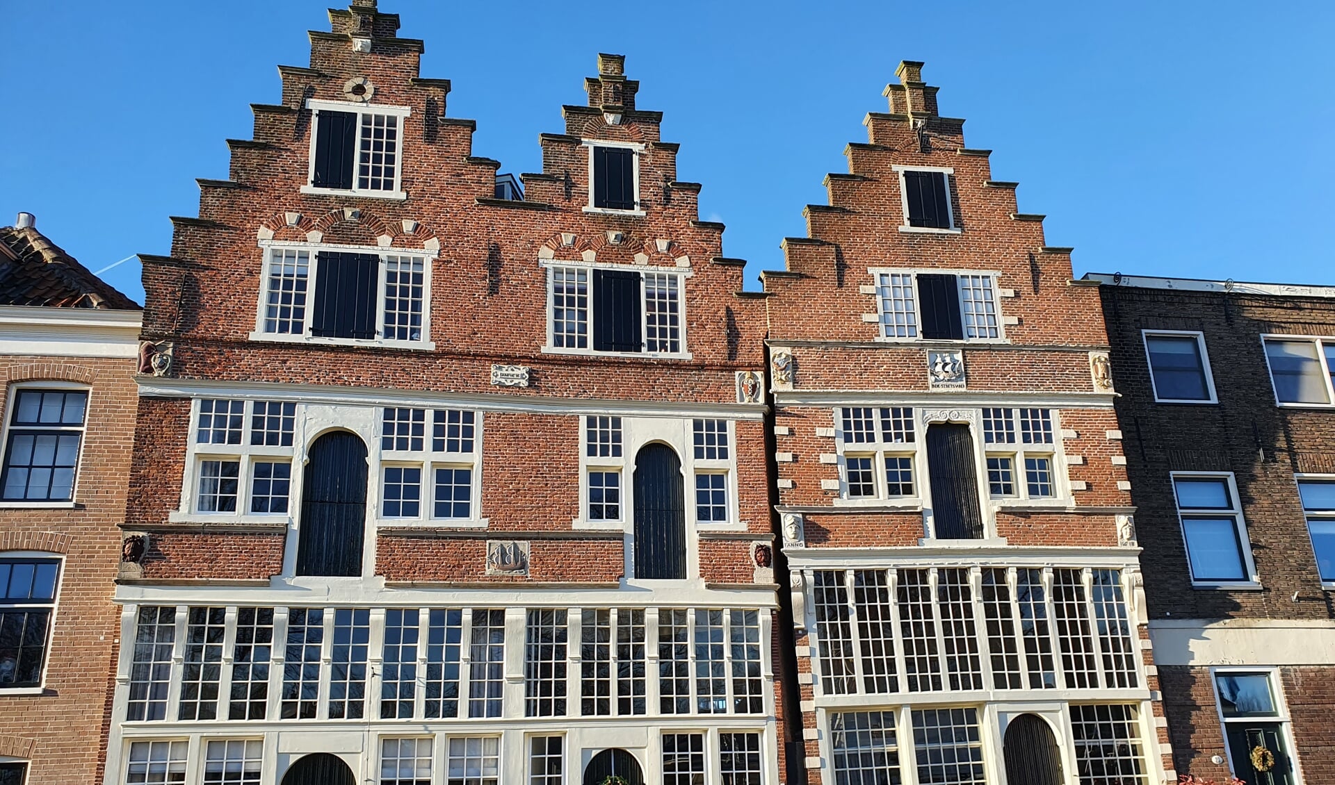 Koopmanshuizen aan de Doelenkade in Hoorn. 
