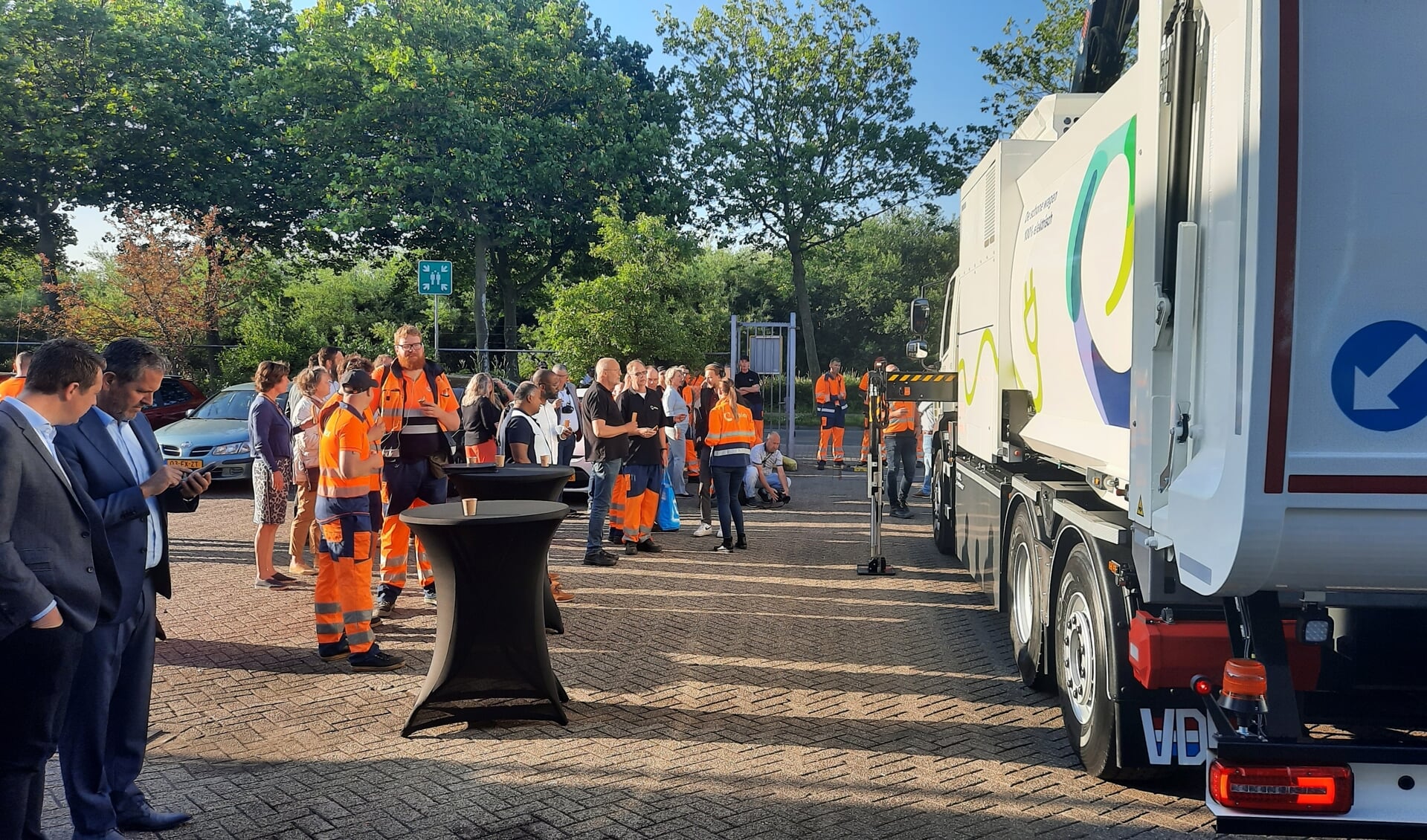 De eerste elektrische vuilniswagen van Avalex werd op donderdagochtend 30 juni in gebruik genomen in Delft.