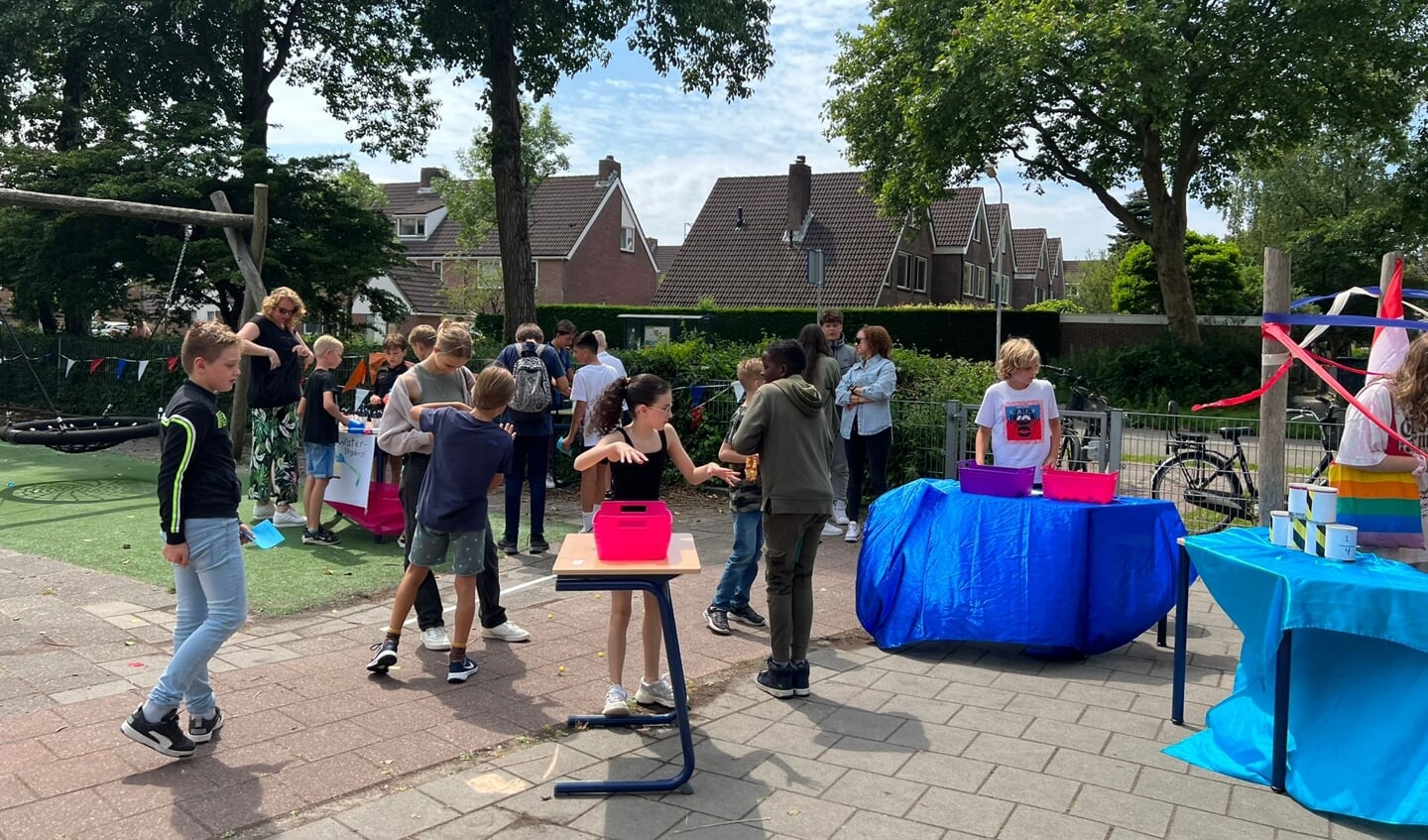 Vele activiteiten op de schoolpleinen van De Komeet in Krommenie.