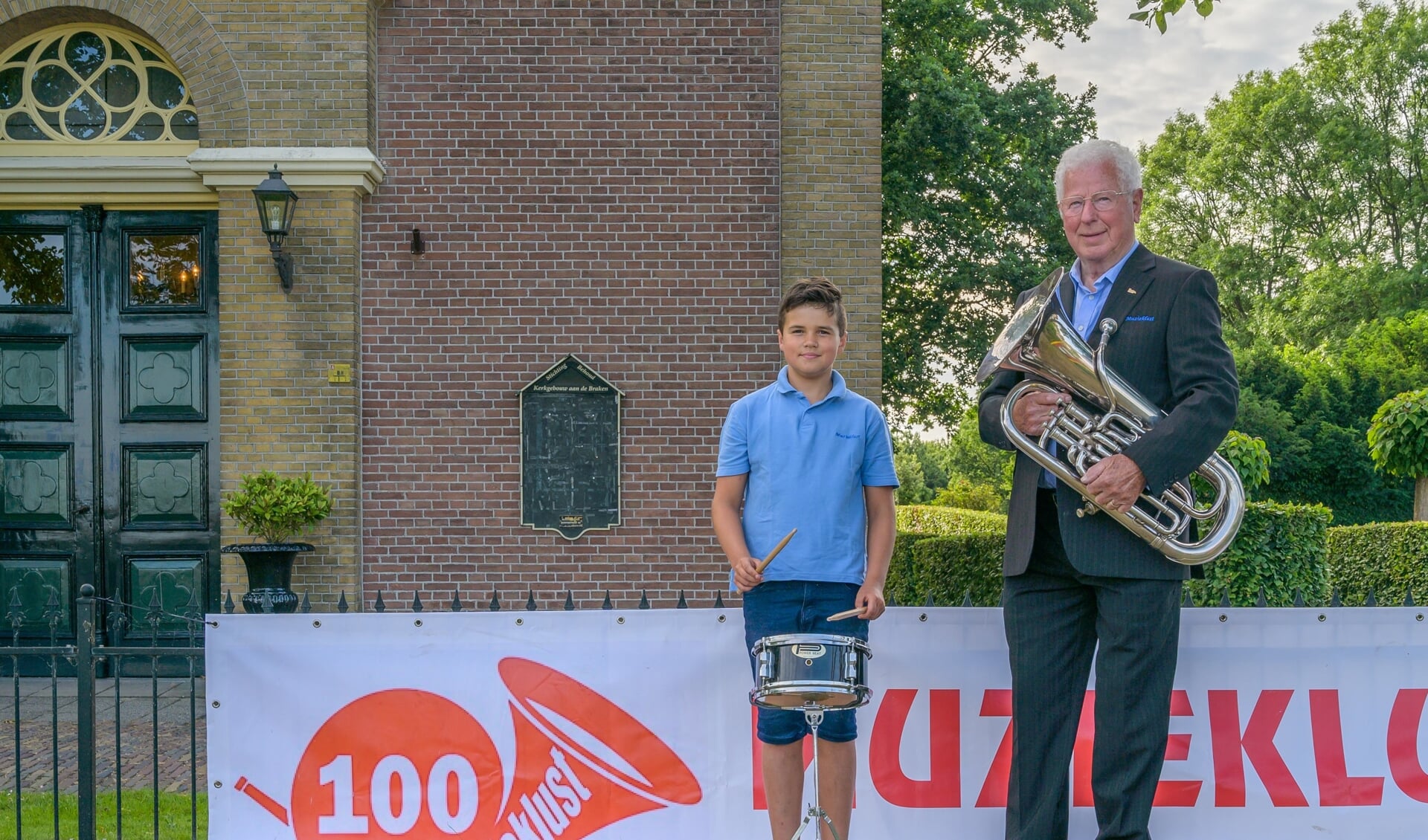 Boris Lutgerink (jongste lid) en Martien de Boer (oudste lid) van Muzieklust.