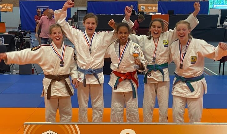 Het Sportinstituut Schiedam meisjesteam 15 jaar werd tweede op NK jeugdteams.