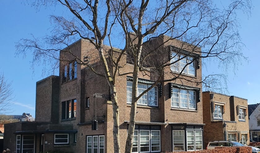 Diversiteit aan architectuur, van sociale woningbouw tot artsenwoning.
