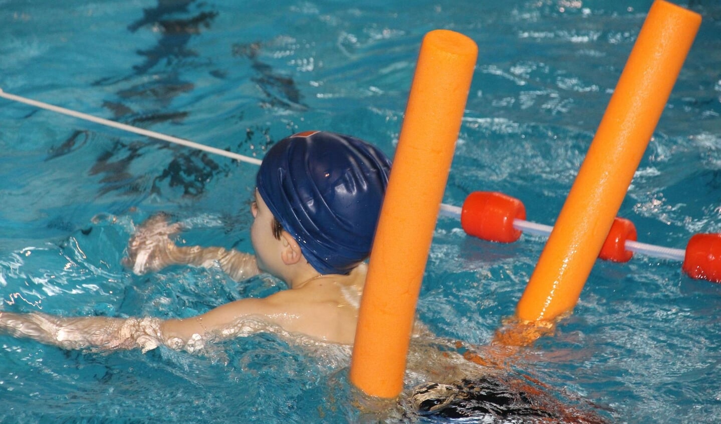 Alle kinderen op zwemles, vindt het Jeugdfonds Sport & Cultuur.