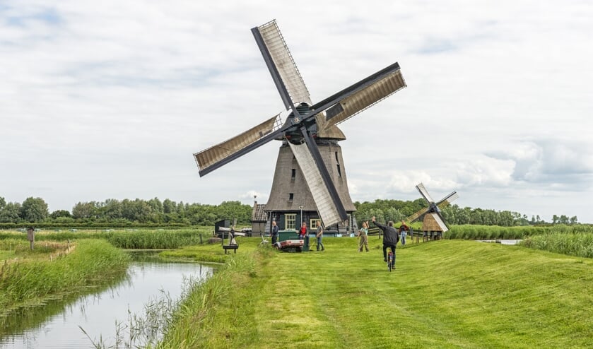 Vereniging De Hollandsche Molen zet zich sinds 1923 in voor het voortbestaan, malend en draaiend houden van de wind- en watermolens van Nederland.