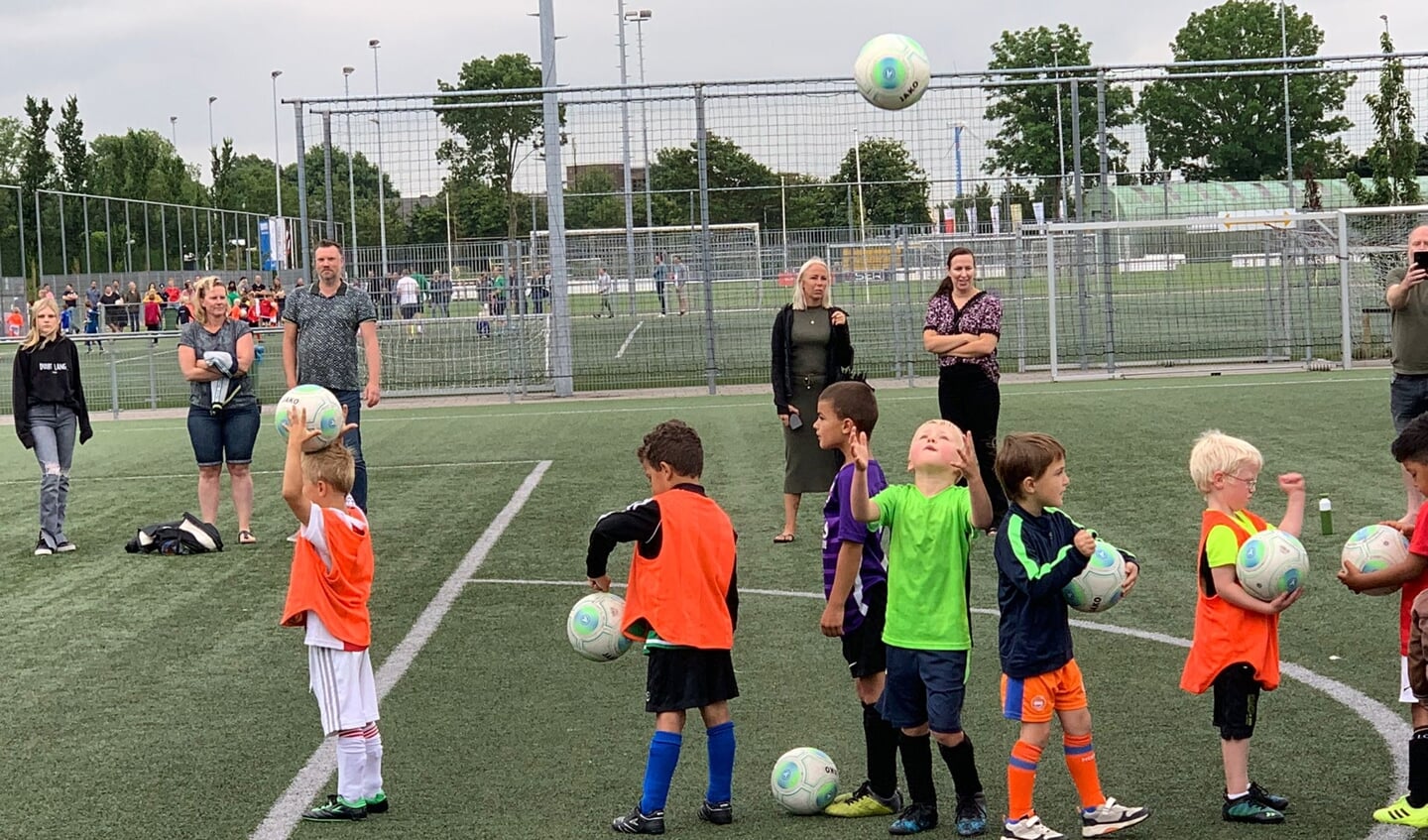 Junioren FC Uitgeest laten voor de laatste keer hun talenten zien.