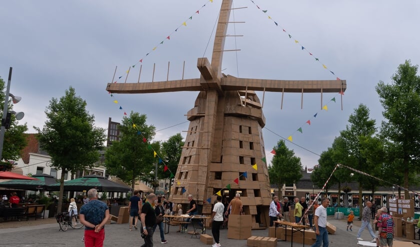 Eerder stond de molen er nog zo bij.