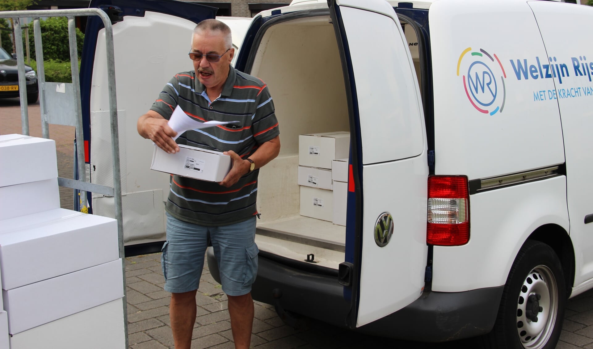 Vrijwilliger Simon zet zich al jaren in voor de maaltijdenbezorging van Welzijn Rijswijk.